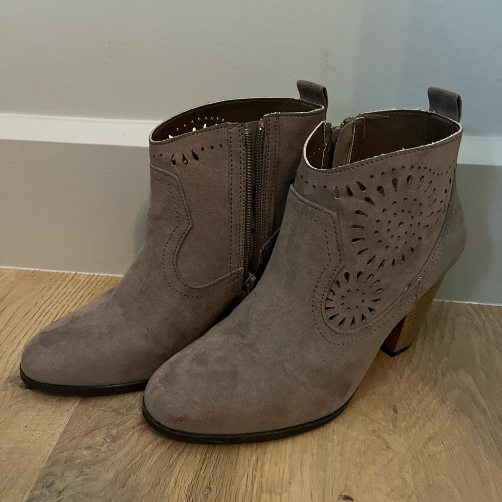 Qupid heeled booties